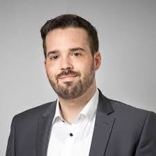 Robin Finke's Instagram, Twitter & Facebook