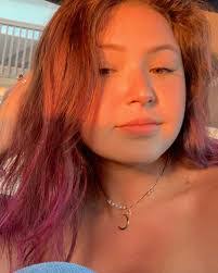 Carly Holt's Instagram, Twitter & Facebook