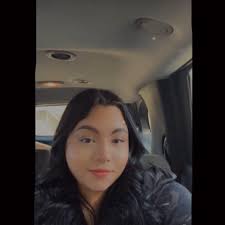 Who can recommend a good hairstylist for damaged hair and natural color?