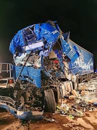 Renaşterii, din capitală, unul din pasagerii automobilului accidentat, bmw 728, un bărbat în urma acţiunilor operativ de investigaţie a fost stabilită identitatea şoferului bănuit de părăsirea accidentului rutier, dar la moment nu este reţinut. Foto Accident Cumplit In Germania Un È™ofer Roman De Tir È™i A Pierdut ViaÈ›a