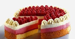 himbeertorte mit frischkase daskochrezept de kochrezepte saisonales themen ideen rezept in 2021 himbeer sahne torte lebensmittel essen fruchtekuchen