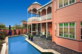Here are the best exterior house colour schemes plus an expert's tips for how to choose the best outdoor paint colour for your house. Try These Exterior House Colors That Will Look Amazing