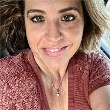 Kellie Gallagher's Instagram, Twitter & Facebook