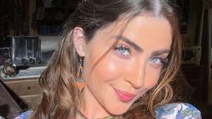 Jade Picon surge de cabelo longo em bastidores de 'Travessia'