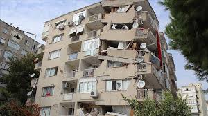 Ege ve marmara bölgesi'nde hissedilen çok şiddetli bir deprem meydana geldi. Sau Ekibi Izmir Depremi Raporunu Acikladi Hasarli Ve Yikilan Binalarin Tumunde Kolonlar Zayif