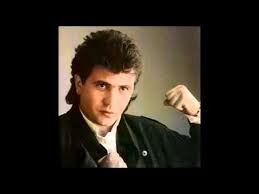 Daniel balavoine est né le 5 février 1952 à alençon (orne) au gré d'une mutation de son père Daniel Balavoine S O S D Un Terrien En Detresse One Of My Favorite Songer Died In Helping Humanity Singer World Music Music Playlist