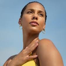 Vanessa Betts's Instagram, Twitter & Facebook