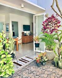 Ukuran kolam minimalis ini akan membutuhkan penyesuaian yang lebih baik. Mungil Tapi Cantik Desain 25 Taman Minimalis Di Teras Depan Rumah Yang Sederhana