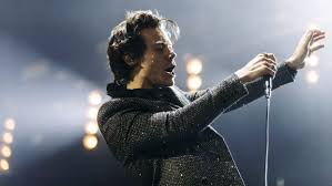 Certainly a star like harry styles drew people to the pepsi center, which is the biggest arena in colorado and the surrounding states, from across the rocky mountain region. Should Maura Wear This Harry Styles T Shirt To A Harry Styles Concert Fashionista
