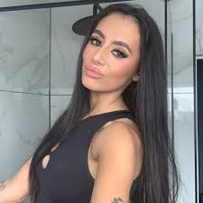 Looking for a lash tech who offers appointments