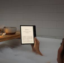 The best kindle under $100 is the amazon kindle (2019), which at $90 has display lighting and the same size screen, but half the resolution and half the storage. Amazon Kindle Oasis Versuch Uber Das Perfekte Buch Welt