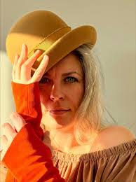 Tamara Kern's Instagram, Twitter & Facebook