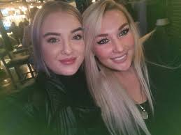 Aan die mooiste, mees amazingste, absolutely beautiful, stunning sussie,  baie baie geluk met jou verjaarsdag. Mag ons Abba Vader jou seen met baie  meer jare vol liefde en geluk. Mag jy so