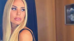 Di poco elegante francesco aveva solo i capelli, uno tra i … Ilary Blasi Ha Cambiato Look Nuovi Capelli Per La Conduttrice