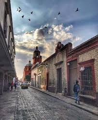 El Centro Historico De Santiago De Queretaro Siempre Nos Tiene Enamorados Con Sus Atardeceres Y Paisajes Mexico Travel Best Places To Vacation Mexico Tourism