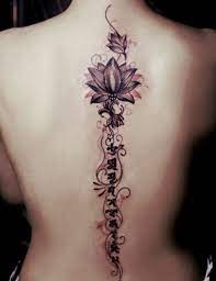 Spine With All Those Nerves And Your Knobby Spinal Cord This Is One Of The Most Painful Places To Get Inked Wirbelsaulen Tattoo Tatowierungen Tattoo Ideen
