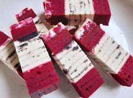 If you want the cheesecake to be a more classic color, coarsely chop the oreos and gently fold. Kek Lapis Red Velvet Oreo Cheese Resepi Masakan 2020 Facebook