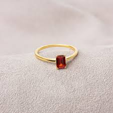 Mothers Ring Garnet