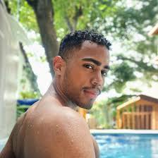 Yo cuando el internet quiere obligarme a odiar a Selena Gomez pero yo  siempre apoyaré a mi reina icónica -ᗪᗩᑎ