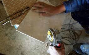 Damit schneiden und bohren gut gelingen die platte auf eine feste, ebene und nicht biegsame unterlage legen. Die 7 Besten Winkelschleifer Fur Fliesen Heimschrauber