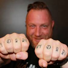 Hamburg: Tur Olivia Jones dengan Barker Fabian yang ikonik