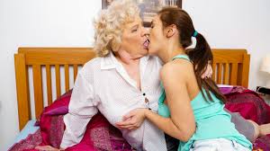 Visitando A La Abuela De Mi Amigo - Amateur Euro - AmateurEuro