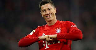 A)dele alli b)robert lewandowski c)marco results d)michael essen 14: Bundesliga Is Back Bayern Bring Back Lewandowski For Union Test