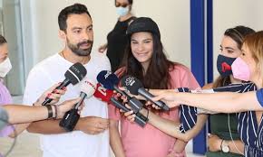 Η 27χρονη χριστίνα μπόμπα σπούδασε μηχανολόγος σε μια από τις καλύτερες σχολές του πολυτεχνείου, έφτασε σε επίπεδο διδακτορικού, εργάστηκε στον χώρο των media, προσλήφθηκε σε μεγάλη πολυεθνική στον τομέα του marketing (όπου απασχολείται μέχρι σήμερα). Sakhs Tanimanidhs Xristina Mpompa Ayth Htan H Pio Sygklonistikh Stigmh Sto Maieythrio Sportime Gr