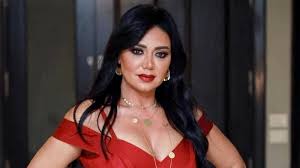 هاجم محمد مختار طليق النجمة رانية يوسف زوجها الجديد، مؤكدا أنه يجب أن يعالج من الشذوذ، ورد على خلافته القضائية مع رانيا بأن كل ما يملكه مكتوب باسم بناته منها، مؤكدا أن سبب المشاكل هو زوجها الحالي طارق عزب. Ø±Ø§Ù†ÙŠØ§ ÙŠÙˆØ³Ù Rania Youssef Ø§Ù„Ø³ÙŠØ±Ø© Ø§Ù„Ø°Ø§ØªÙŠØ© Ù…Ø¹Ù„ÙˆÙ…Ø§Øª Ù‚ØµØ© Ø­ÙŠØ§Ø© ÙˆÙŠÙƒÙŠØ¨ÙŠØ¯ÙŠØ§