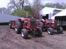 Went to change out the right wheel seal today and found a nick in the axle where the seal rides. Front Wheel Colors General Ih Red Power Magazine Community