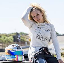 Dabei lief noch nicht alles rund. Formel 3 Unfall Warum Der Fahrer Vor Sophia Florsch Auf Die Bremse Trat Welt