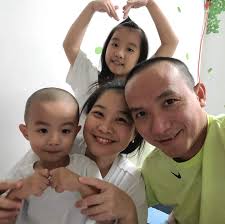 According to her, the car randomly connected to CarPlay and drained her  battery. Also, her car was in service for 14 days but Vinfast refused to  pay for car rental, only agrees