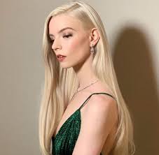 Night shyamalan's 'split', 'the witch', and 'morgan') talks about meeting. Anya Taylor Joy S Mermaid Hair At The Golden Globes Is Shockingly Beautiful Glamour
