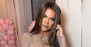 The good american founder posted a series of sexy photos on instagram. Khloe Kardashian Shows Off New Brown Hair For Birthday Pics