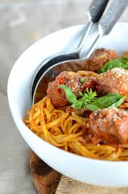 Tagliolini Aux Boulettes De Boeuf Et Sauce Tomate Au Basilic Recette Recette Boulettes De Boeuf Boulette Sauce Tomate Basilic
