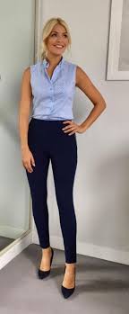 Holly willoughby was born on february 10, 1981 in brighton, east sussex, england as holly marie willoughby. Holly Willoughby Fans Campaign For Her To Bring Back Her Curves Following Latest Instagram Pic Entertainment Daily