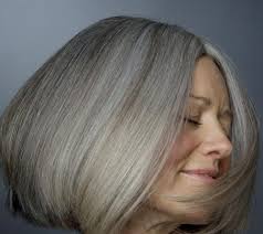 Coupe de cheveux femme 60 ans. Cheveux Gris Cheveux Blancs On Les Garde Ou Pas