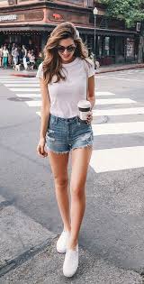 10 Simple Wardrobe Essentials For Women Minimal Classic Street Styles Shorts Outfits Women Casual Style Outfits Spring Outfits Casual