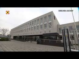 Wetenschap is vooral nieuwsgierigheid, kritisch denken en de juiste vragen stellen. Schorsing Wiskundeleraar Willem Ii College Tilburg Om Ongevraagde Zoen Youtube