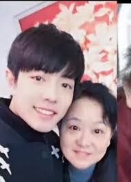 Heather Moos's Instagram, Twitter & Facebook