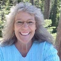 Shelly Dearinger's Instagram, Twitter & Facebook