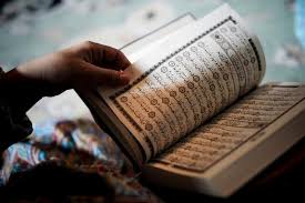 Download lagu baca alquran animasi mp3 dapat kamu download secara gratis di metrolagu. Bolehkah Wanita Haid Membaca Alquran Melalui Hp Ini Penjelasannya Orami