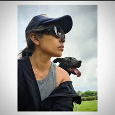 Creemos que los cuidamos pero es totalmente al revés. Gracias por sacarme a  pasear a que me diera el aire, por hacerme jugar contigo debajo de la  lluvia, por no separarte ni