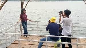 Bukan hanya itu saja karena di tempat ini bisa tergolong murah untuk tiket masuknya. Ada Spot Swa Foto Dan Pre Wedding Di Objek Wisata Waduk Darma Kuningan Religi