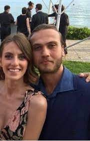 Aras bulut i̇ynemli, 1990 yılında i̇stanbul'da doğdu. Aras Bulut Iynemli Y Su Actual Novia Icerde Mega Chile Facebook
