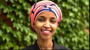 Maxay salka ku haysaa xurgufta ka dhex qaraxday Elon Musk iyo Ilhaan Cumar 