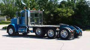 Heavy haul trucks for sale. Peterbilt 379 S 2005 Sleeper Semi Trucks