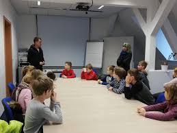 Für die weitere schulische entwicklung verfügt das sbw haus des lernens aber auch über die bildungsstufe sbw futura (9./10. Miteinander Schulaktion Die Albert Schweitzer Kinder Aus Der Grundschule Haus Des Lernens In Spremberg Packen An