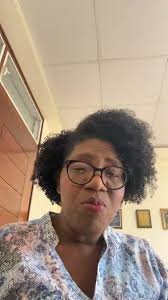 Voye zye sou lòt yo. Tout moun enpòtan kelkeswa klas sosyal li ak zòn kote  l rete. Pa gade moun sou aparans.