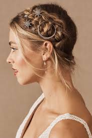It's the most awaited spring festival and she can't wait to gather her friends and start the upcoming days of good music and fun in style. Cutest Hair Pins And Clips For Coachella
